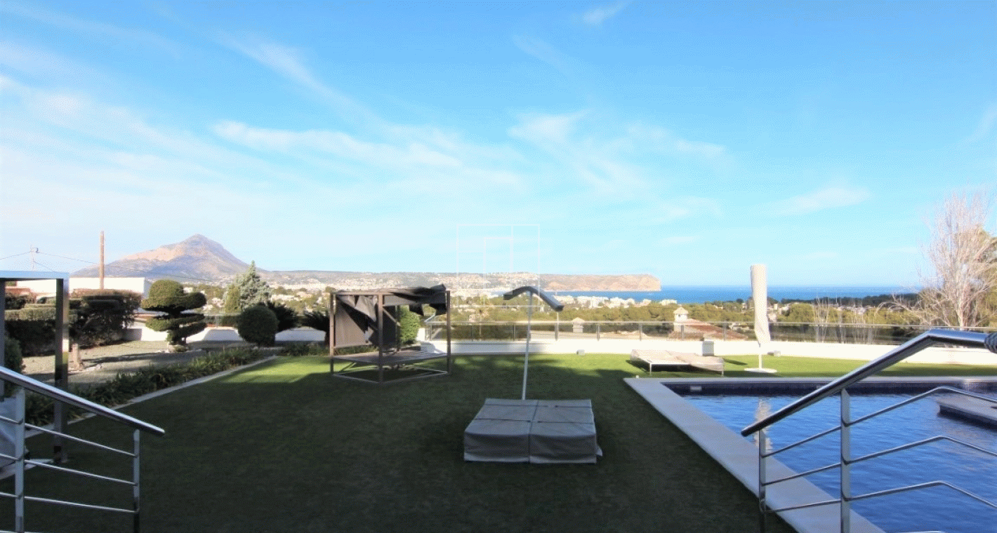 Modern villa with sea views for sale in Javea
