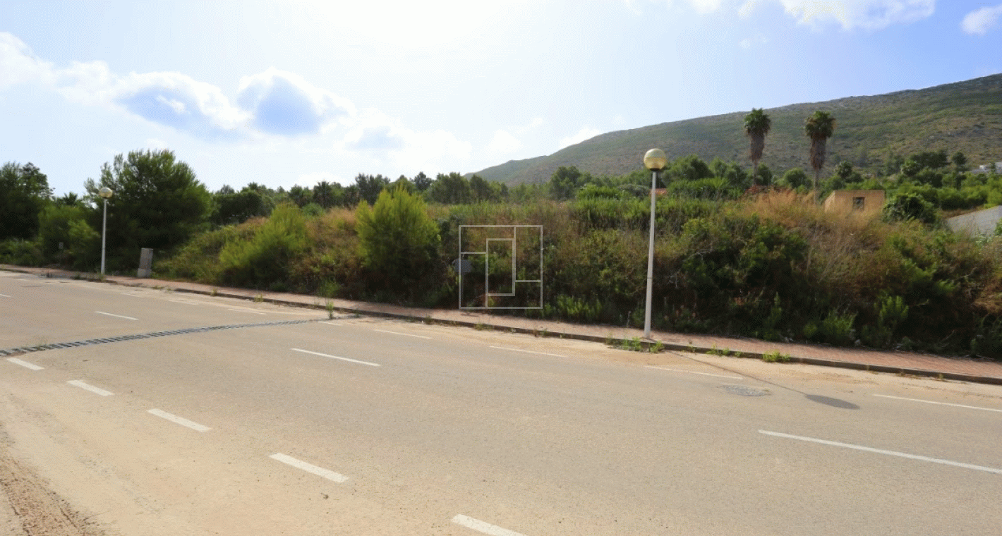 Flat building friendly plot close to the golf of Javea. 