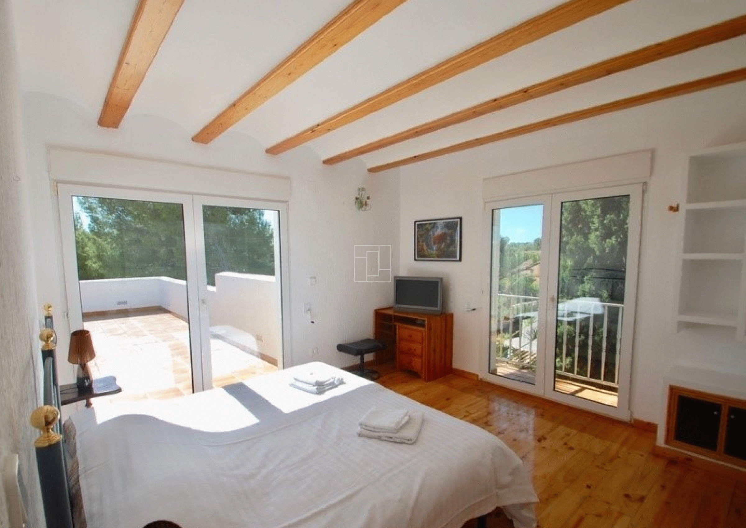 Spacious 5 bed villa with sea views