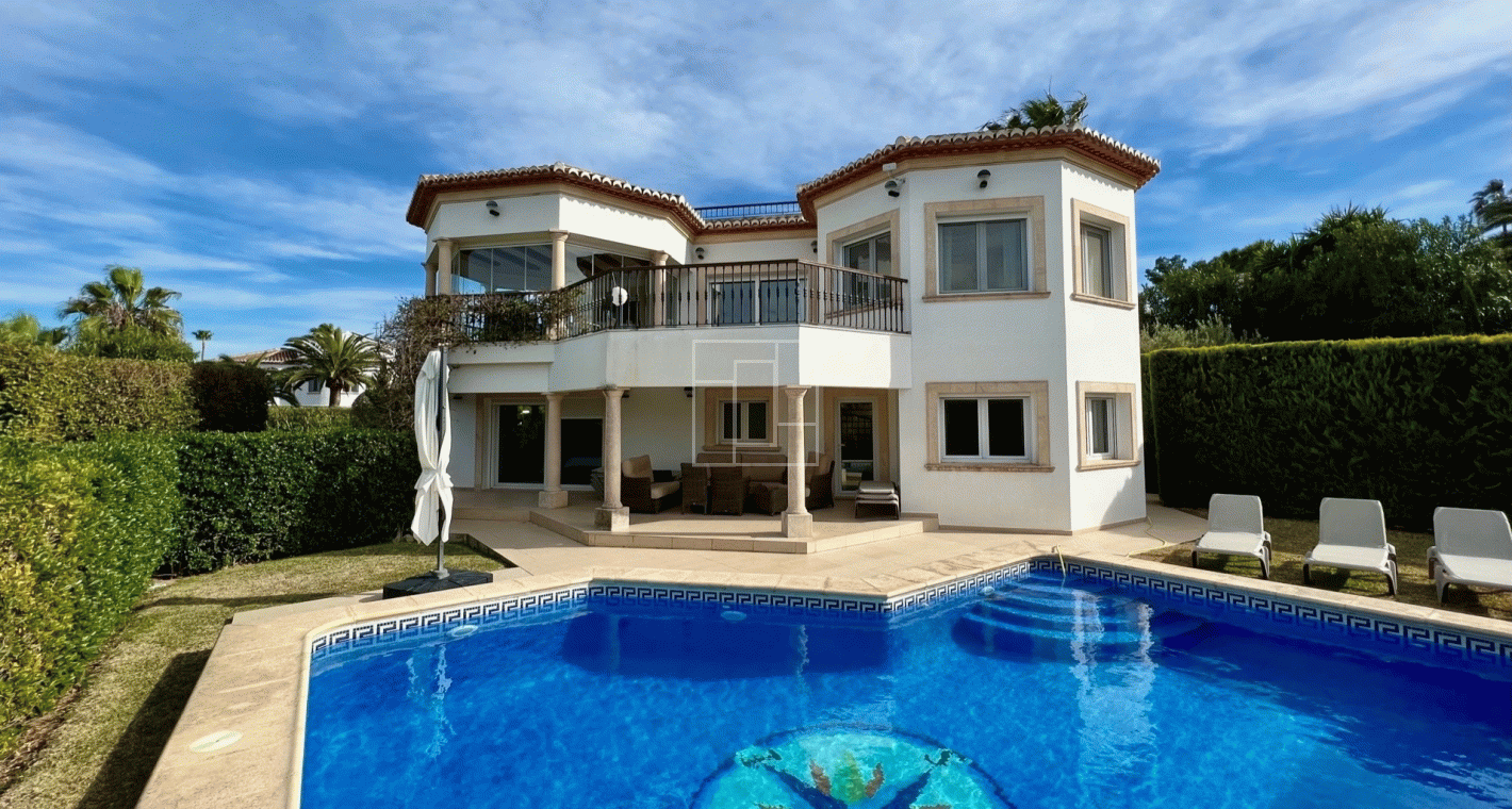 Beautiful villa with sea views in Javea  