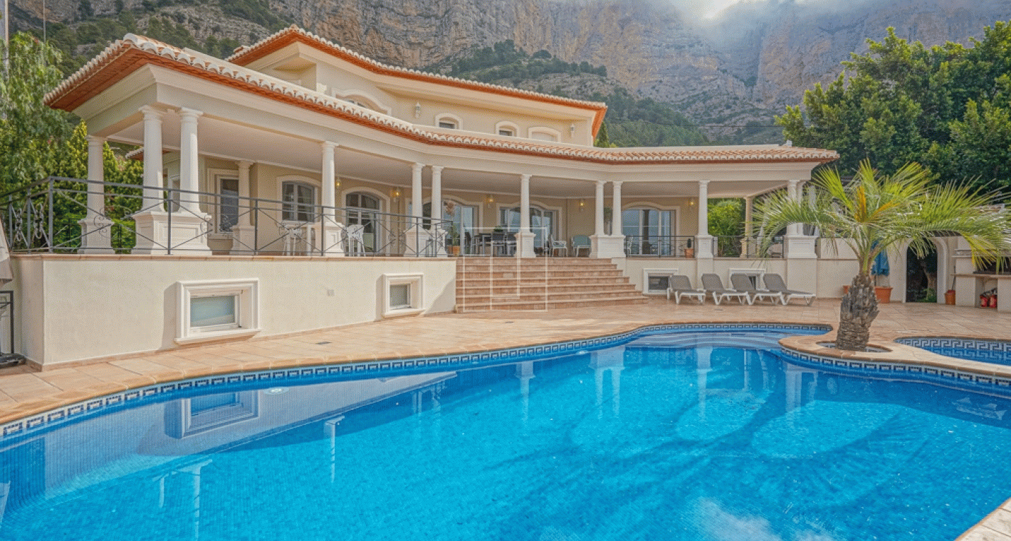 6 bed traditional villa with panoramic views in Javea