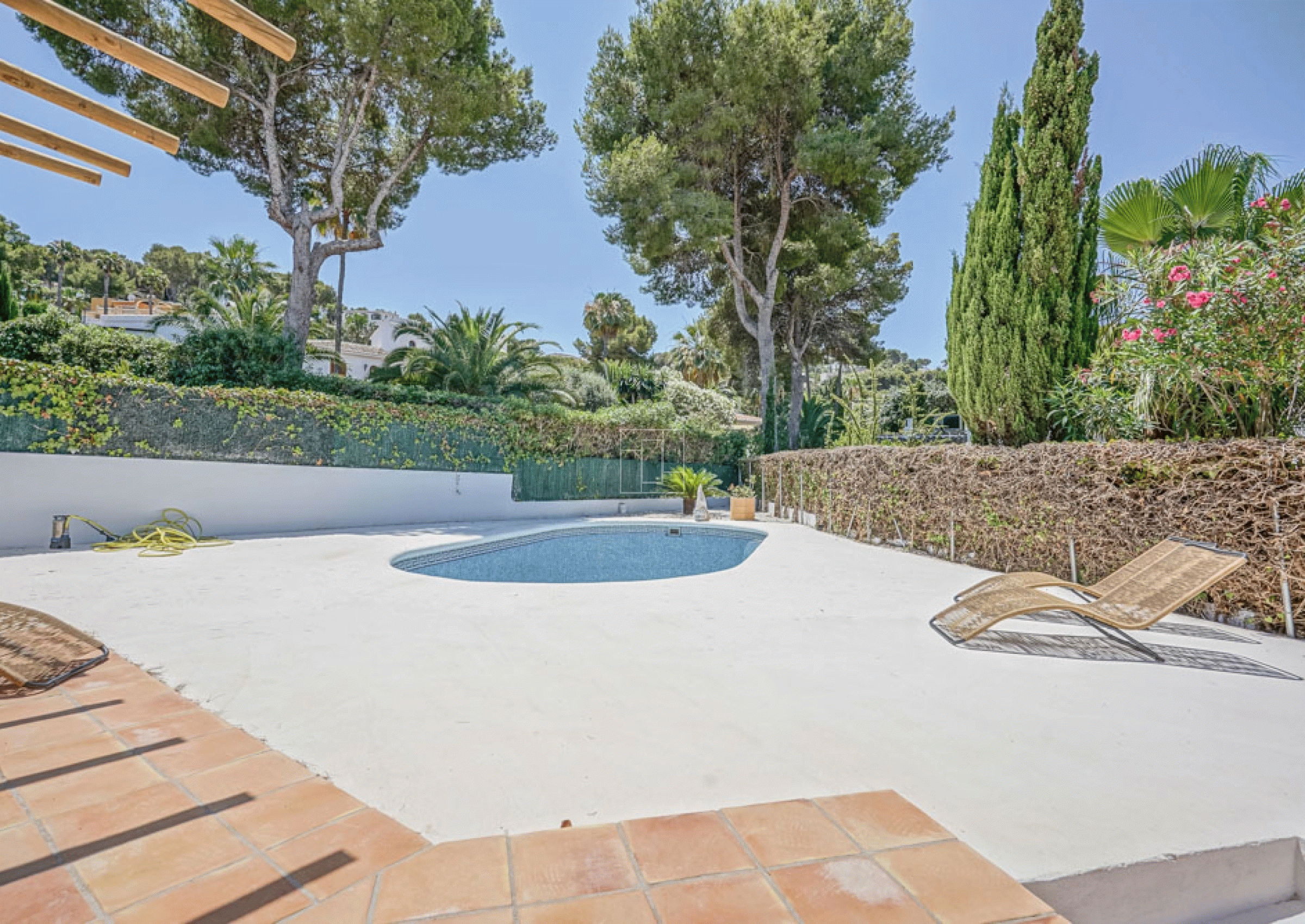Recently renovated villa 1.5 km from the Arenal in Javea 
