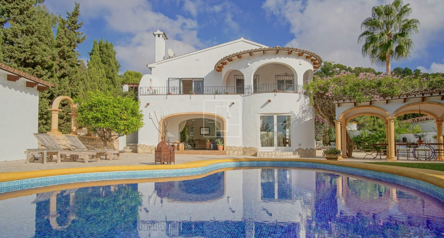 Beautiful Mediterranean villa with valley and mountain views in Moraira
bp