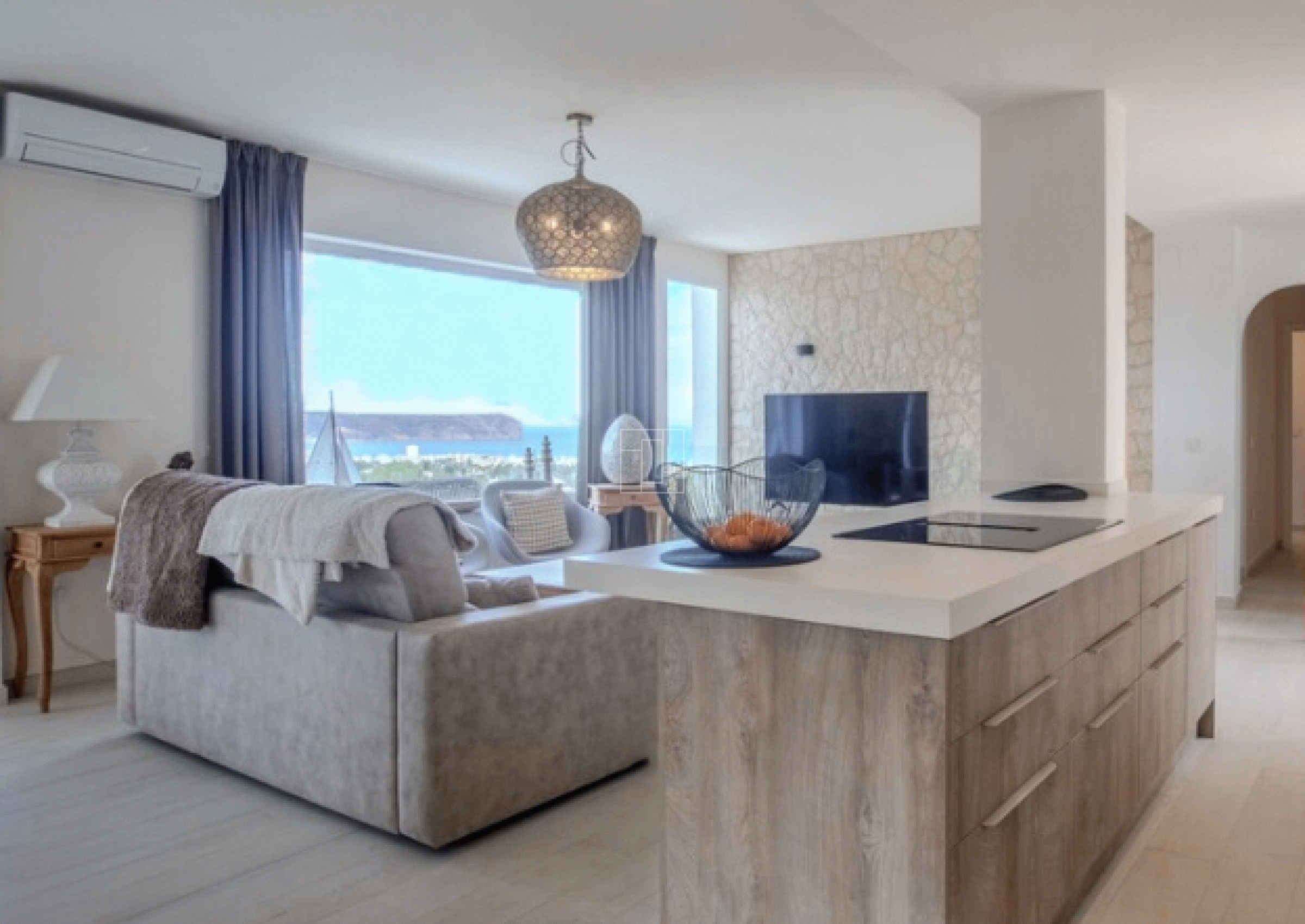 Luxury 4 bed villa with fabulous sea views in Javea
VP
