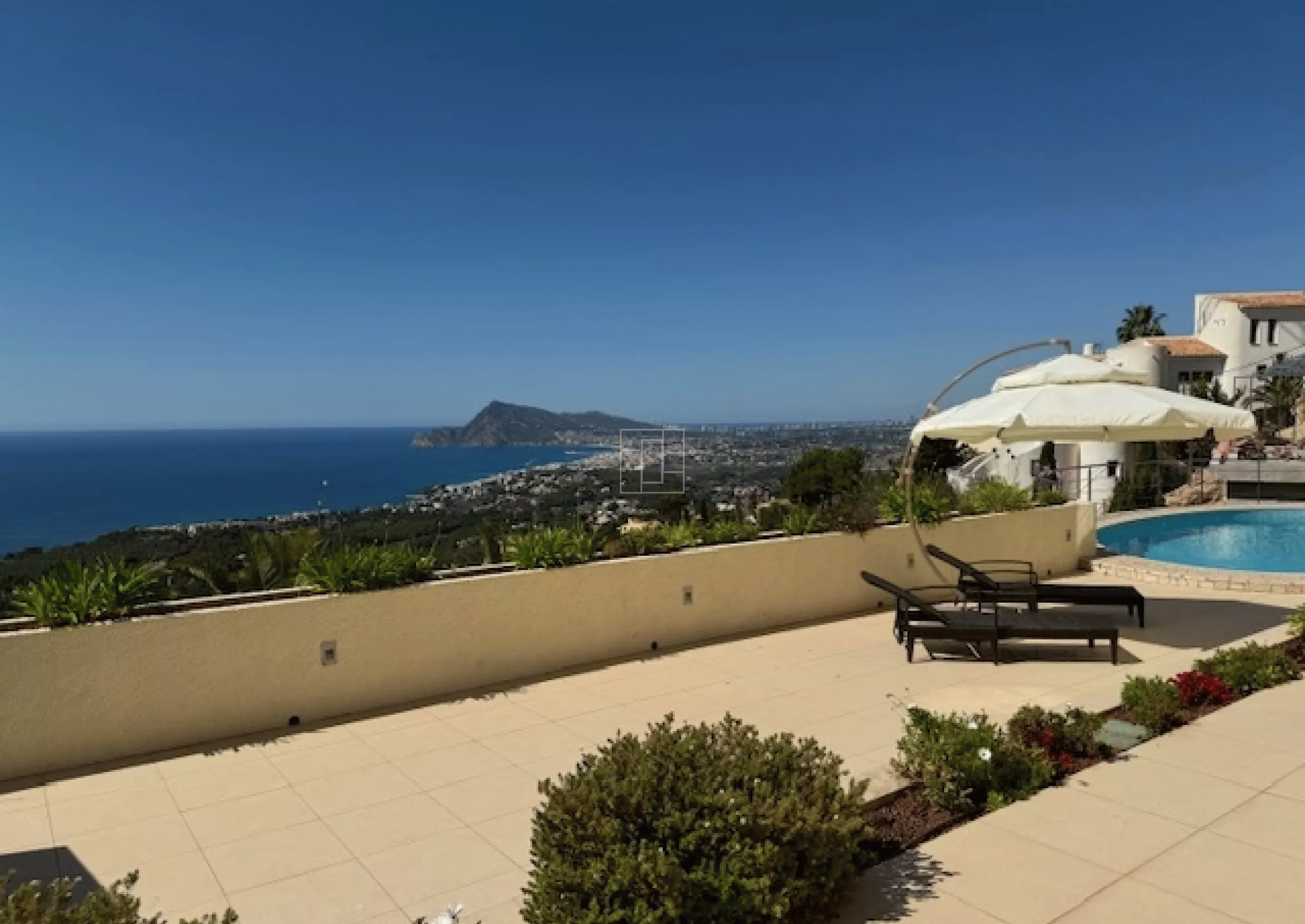 Mediterranean style villa with exceptional open sea views in Altea 
