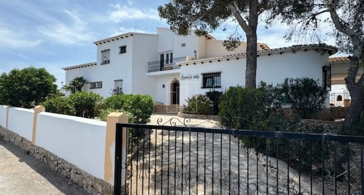 Unique opportunity: traditional villa with extraordinary panoramic sea views in Denia