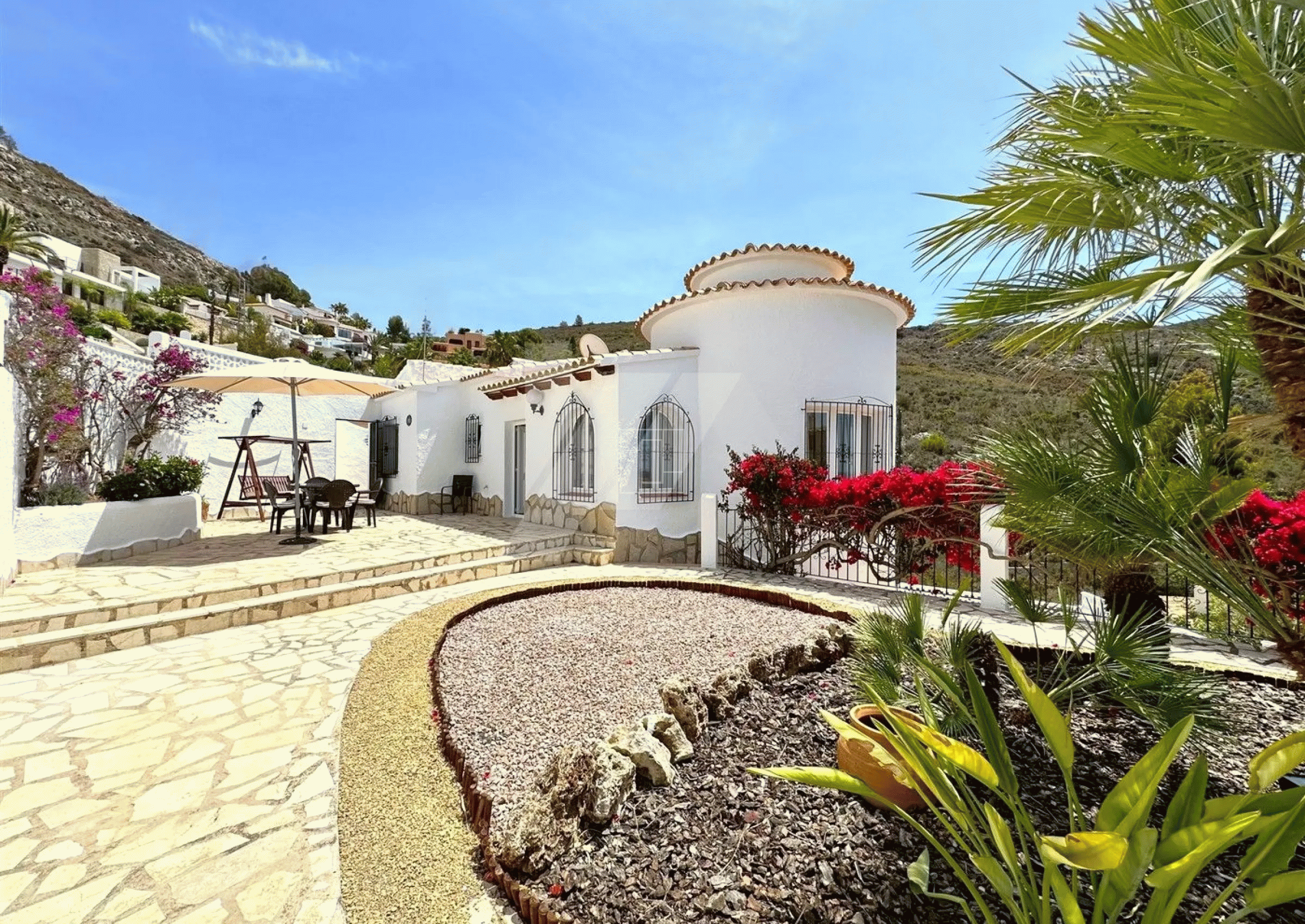 Elegant classic villa with beautiful sea views in Moraira
bp
