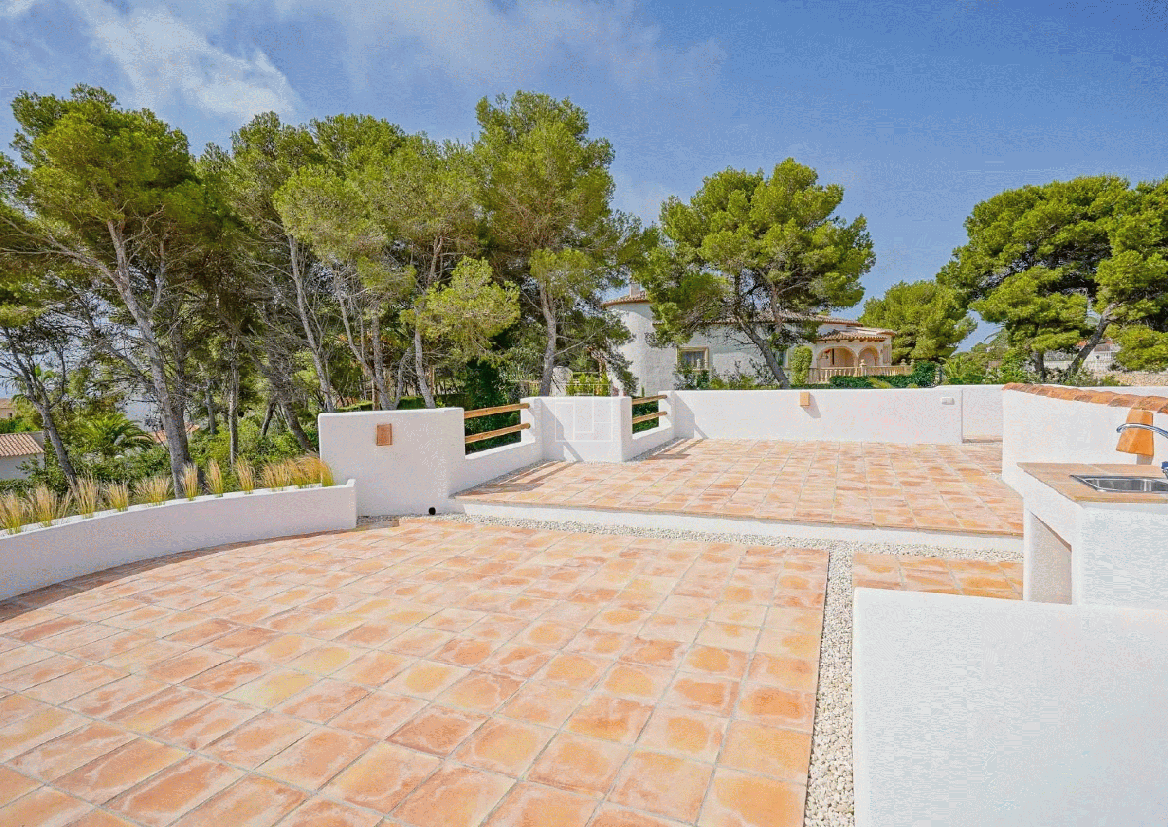 SPLENDID VILLA WITH BEAUTIFUL SEA VIEW IN JAVEA
bp