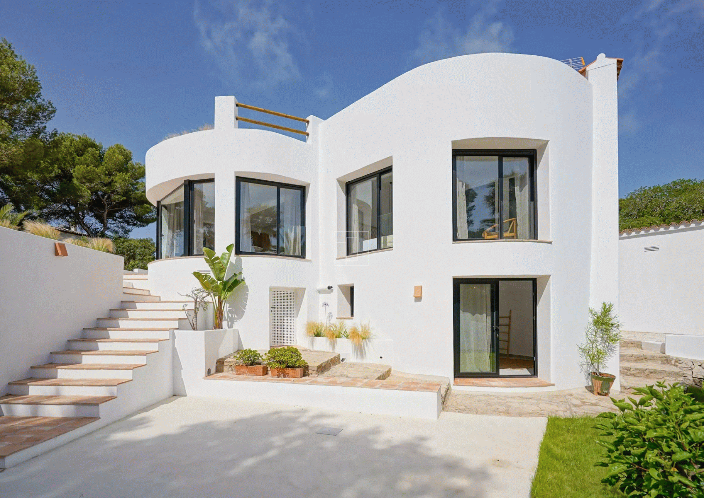 SPLENDID VILLA WITH BEAUTIFUL SEA VIEW IN JAVEA
bp