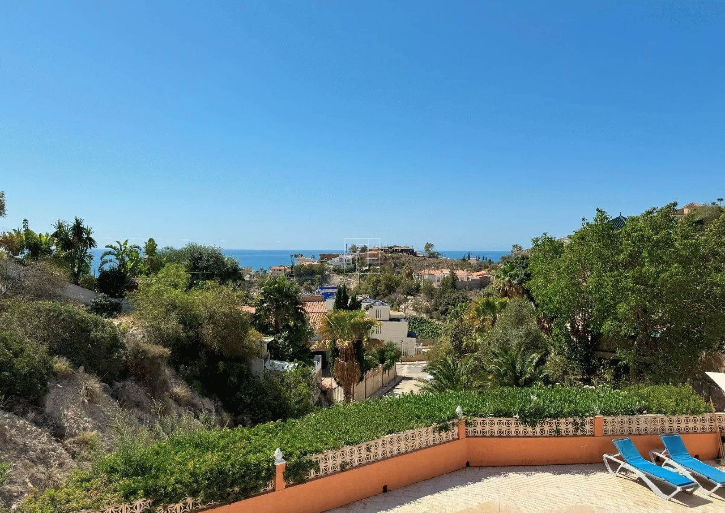 Spacious traditional style villa with beautiful sea views in El Campello